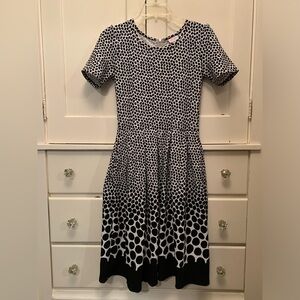 Lularoe Amelia size small black and white polka dot dipped dress with pockets